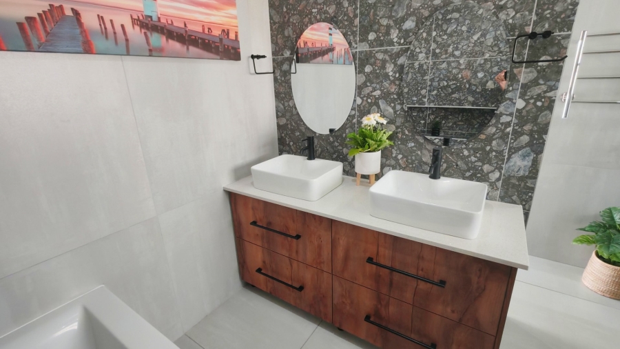 3 Bedroom Property for Sale in Hartenbos Heuwels Western Cape